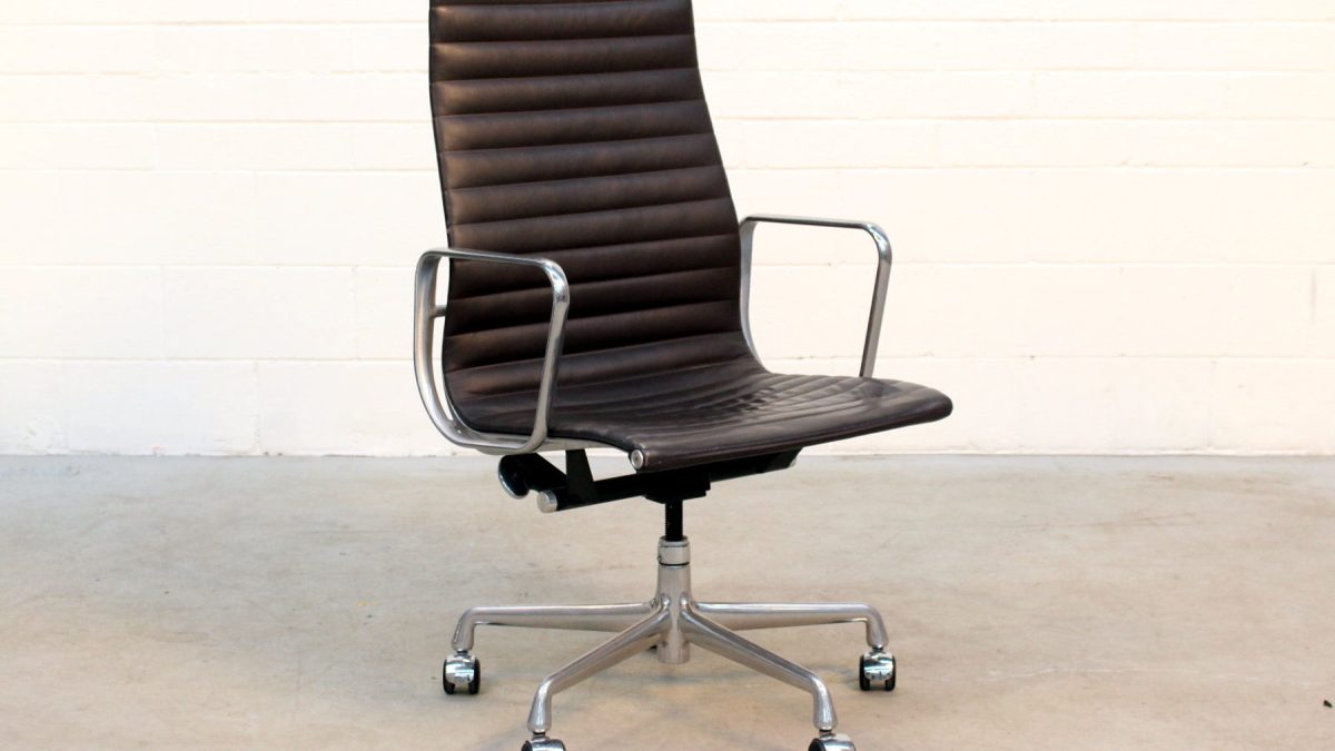 eames aluminium management chair