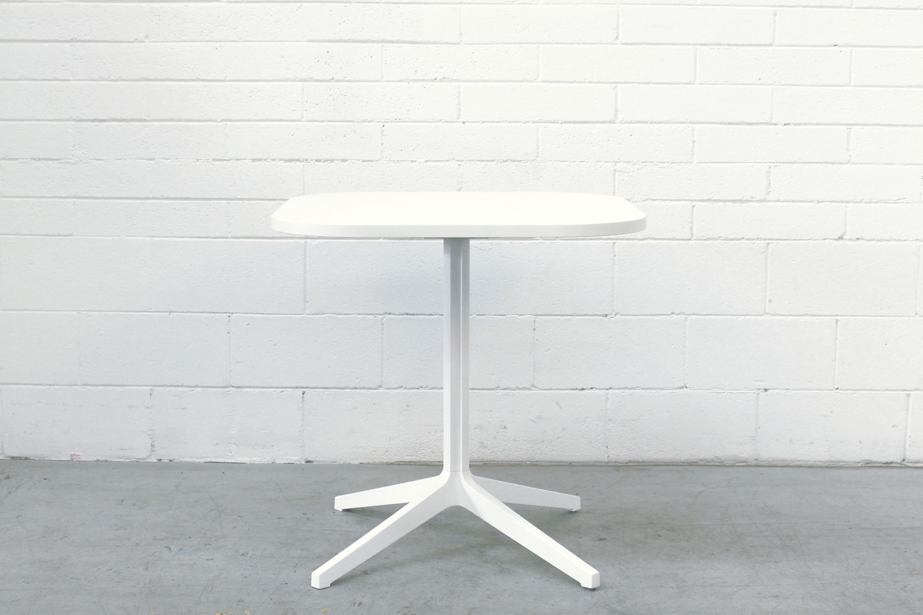 DT022-1 Ypsilon 4 Table by Pedrali - Egans | Office Relocations